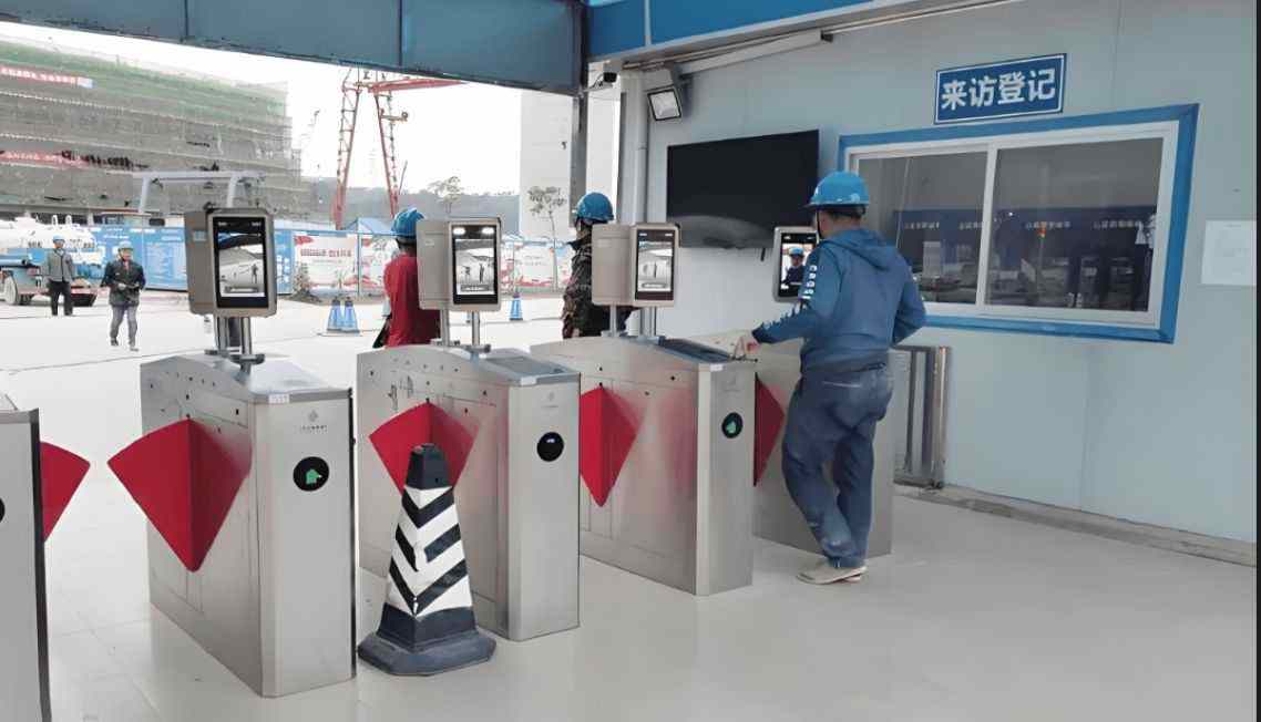 智慧工地實(shí)名制管理人臉識(shí)別技術(shù)，保障工地安全